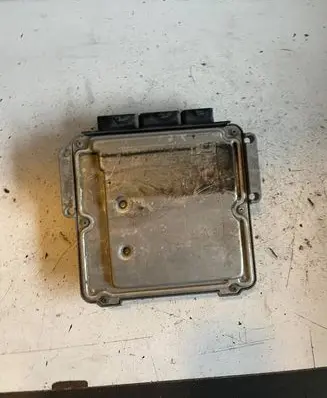 Nissan X-Trail T31 Engine control unit/module 0281013874
