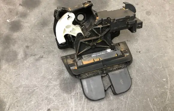 Audi A4 S4 B7 8E 8H Tailgate/trunk/boot lock/catch/latch 8P4827505C