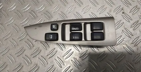 Toyota Corolla Verso E121 Electric window control switch 8404013081