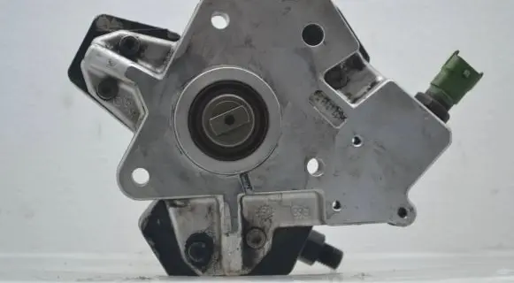 Volvo XC90 Fuel injection high pressure pump 8692521 005766 0445010111