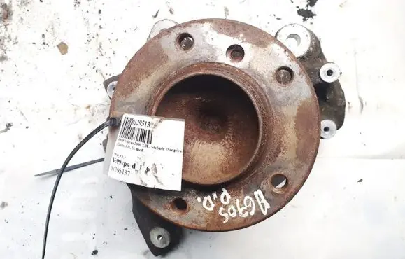 BMW 1 E81 E87 Front wheel hub