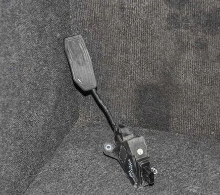 Toyota Verso-S Accelerator throttle pedal 7811002071