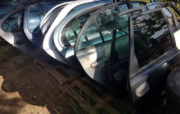 Chrysler Neon II Rear door