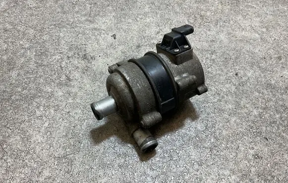 Audi A4 S4 B9 Water pump 46100