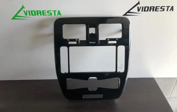 Nissan Leaf I (ZE0) Radio/GPS head unit trim 682603NL0A 682U13NL0A