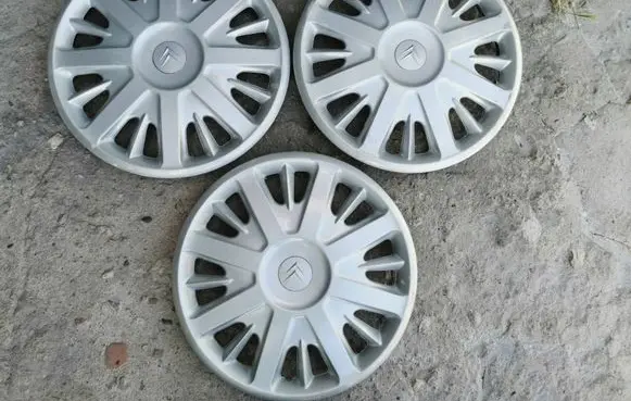 Citroen Xsara R15 wheel hub/cap/trim 9406.45