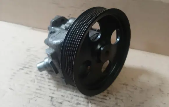 Alfa Romeo 159 Power steering pump 50503488