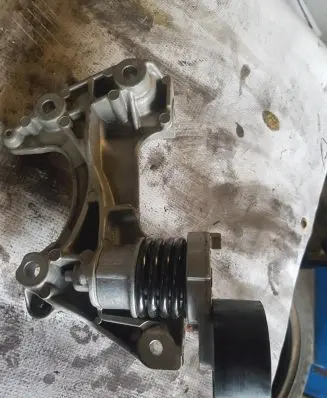 Renault Trafic II (X83) Generator/alternator bracket 8200527320