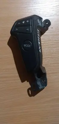 Steering wheel buttons/switches