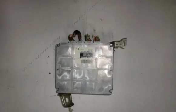 Toyota Corolla Verso AR10 Engine control unit/module 896610F010