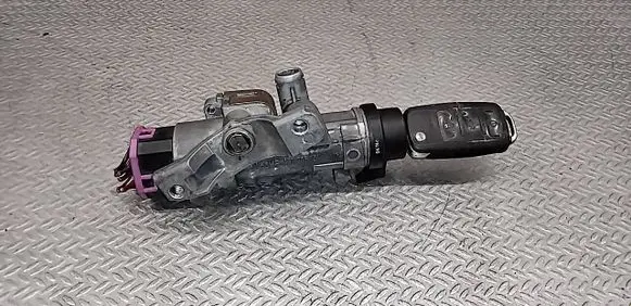 Volkswagen Polo Ignition lock 4B0905851F