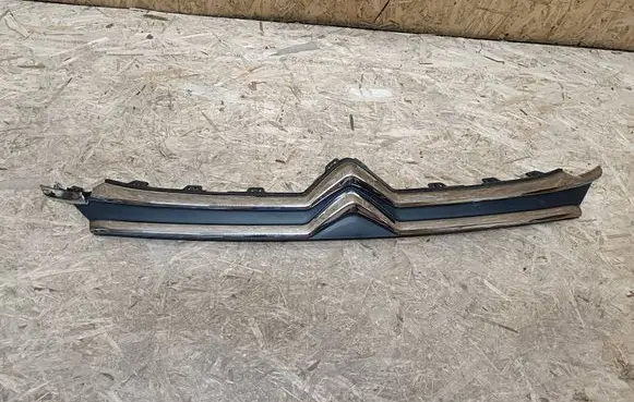 Citroen C4 III e-C4 Front bumper upper radiator grill 9834711980