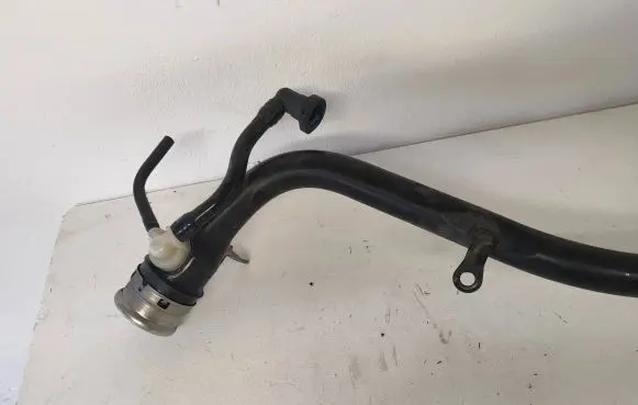 BMW X6 F16 Fuel tank filler neck pipe 7186702 7191209