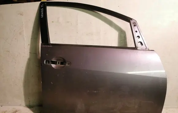 Mitsubishi Grandis Front door