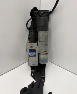BMW 5 E60 E61 Tailgate hydraulic pump motor 7111867 002983 HB70401002