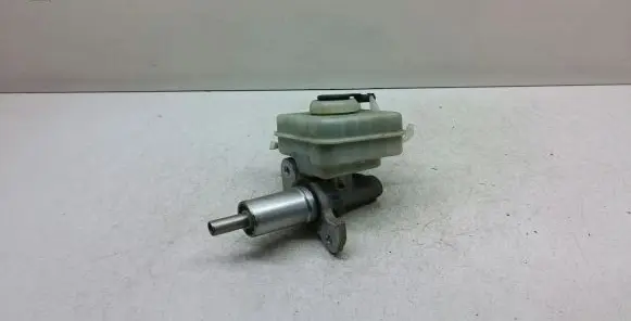 BMW 5 E60 E61 Master brake cylinder 32067179