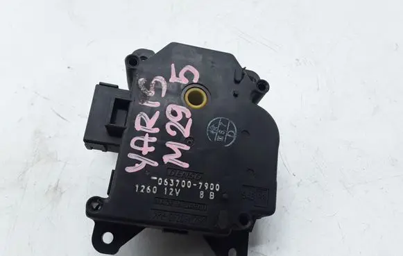 Toyota Yaris Air flap motor/actuator 0637007900
