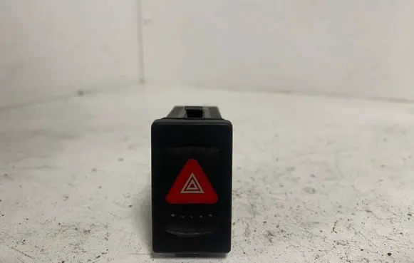 Volkswagen PASSAT B5.5 Hazard light switch 3B0953235D