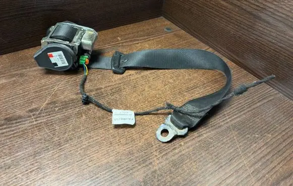 Mercedes-Benz Vito Viano W639 Front seatbelt 601384400 6398602385