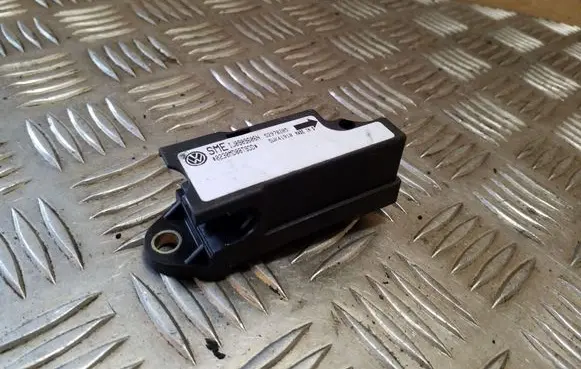 Volkswagen PASSAT B5 Airbag deployment crash/impact sensor IJ0909606N