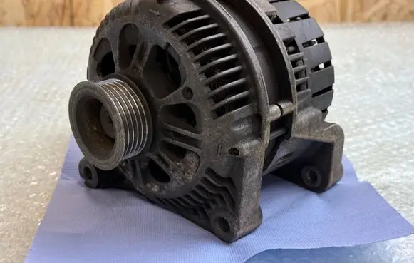 BMW 5 E39 Generator/alternator 