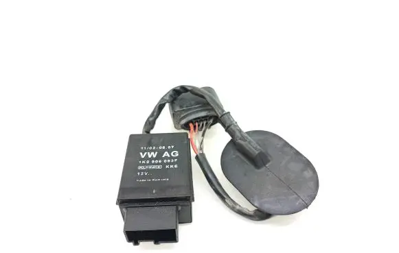 Volkswagen PASSAT B7 Fuel pump relay 1K0906093F 11020807