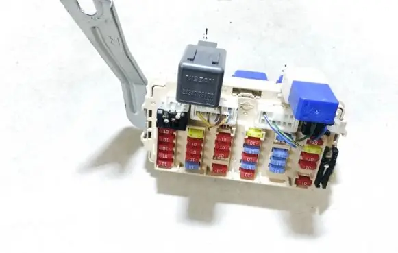 Nissan X-Trail T30 Fuse box set 2523079981