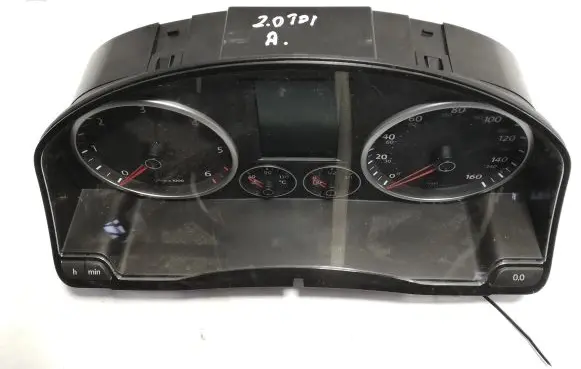 Volkswagen Tiguan Speedometer (instrument cluster) 5N0920970D