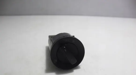 Skoda Fabia Mk2 (5J) Light switch