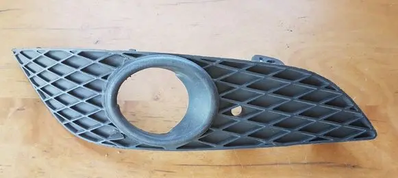 Honda Accord Front bumper lower grill 13225765