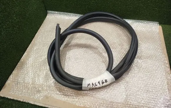 Opel Movano B Front door rubber seal