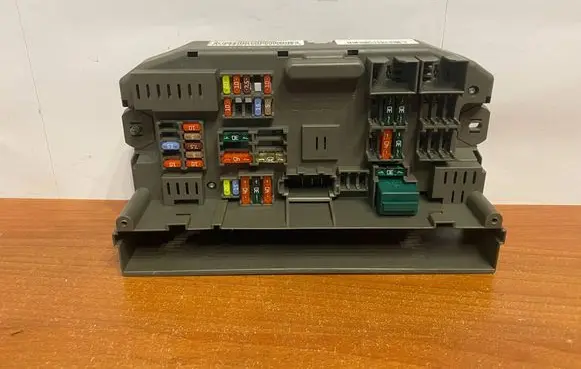 BMW X6 E71 Fuse module 518966010B B010107400 693169003
