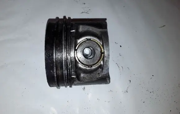 KIA Carens I Piston NOCODE