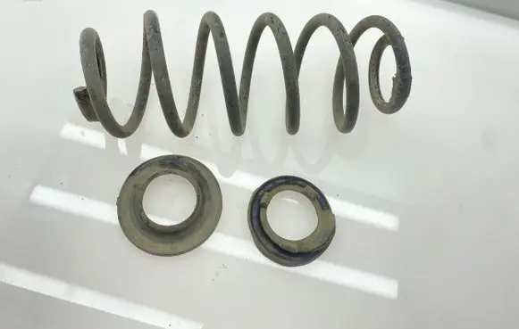 Toyota Auris 150 Rear coil spring