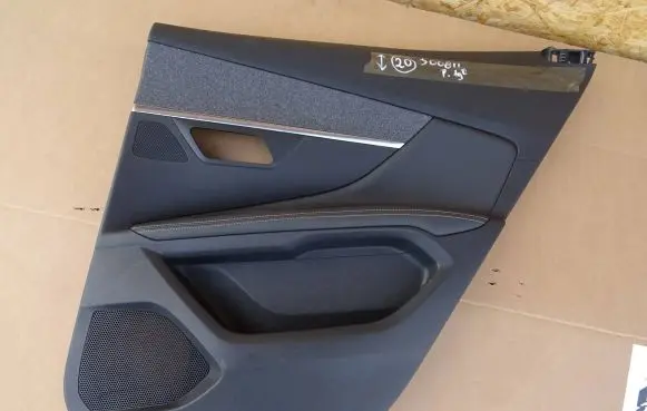 Peugeot 3008 II Coupe rear side trim panel 