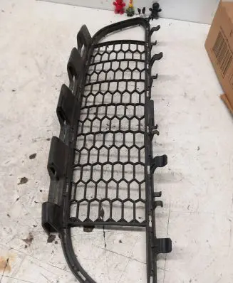 BMW 3 F30 F35 F31 Front bumper lower grill 