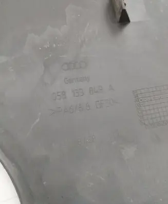 Audi A4 S4 B5 8D Engine cover (trim) 058133849a