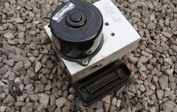 Mercedes-Benz C W203 ABS Pump A2095451532