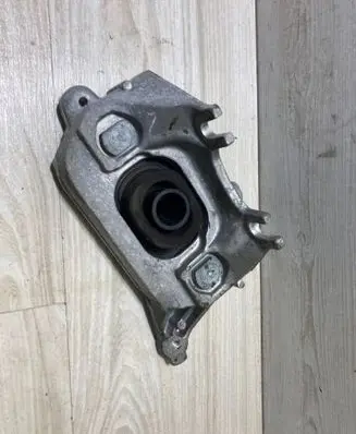 Nissan Juke II F16 Engine mount bracket 112536909R