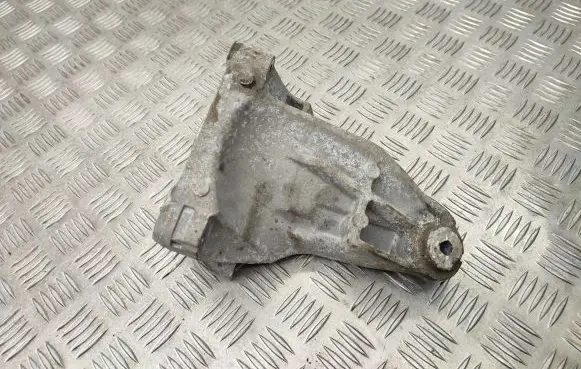 Mercedes-Benz Vito Viano W447 Engine mounting bracket A6512235704