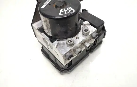Volvo V40 ABS Pump 31423315 10096104243