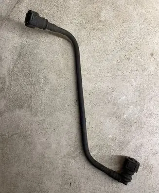 Volvo S40 Fuel line pipe