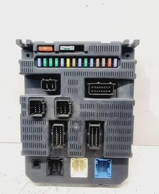 Peugeot 308 Fuse module 6580NF 9663798180