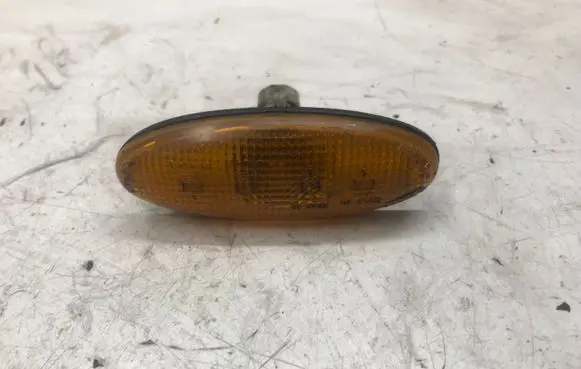 Mazda 626 Front fender indicator light 21461612