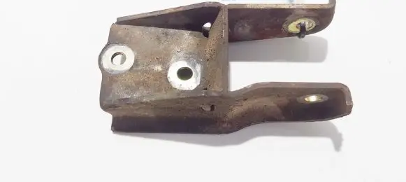 Volvo S40, V40 Engine mounting bracket