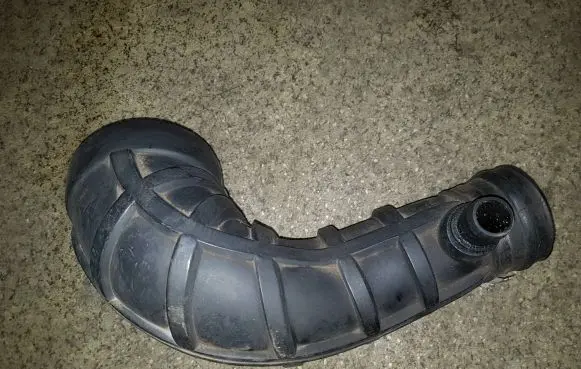 BMW 5 E34 Air intake hose/pipe 2242932