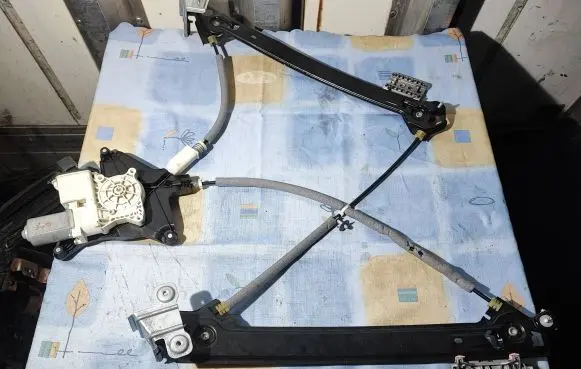 Ford Mustang VI Rear door window regulator with motor C22252102