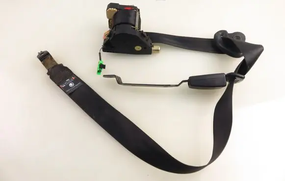 Skoda Fabia Mk1 (6Y) Front seatbelt 6Y0857701B