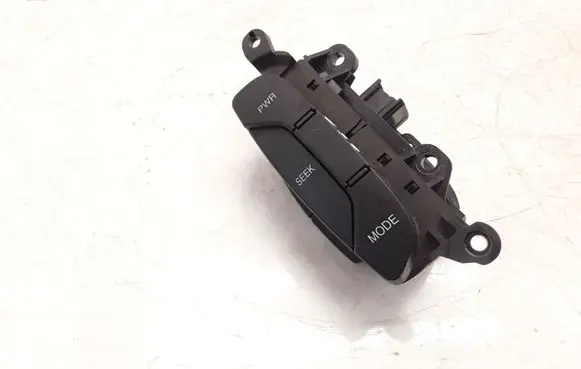 Steering wheel buttons/switches