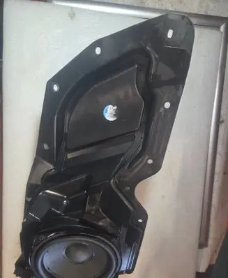Audi e-tron Subwoofer speaker WZ2080 43040751605